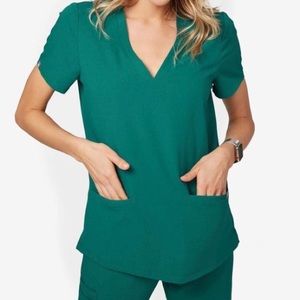 Figs Casma Scrub Top in Hunter Green
